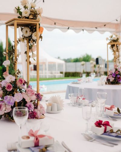 elegant-wedding-decorations-made-of-natural-flower-2021-08-27-17-17-46-utc.jpg